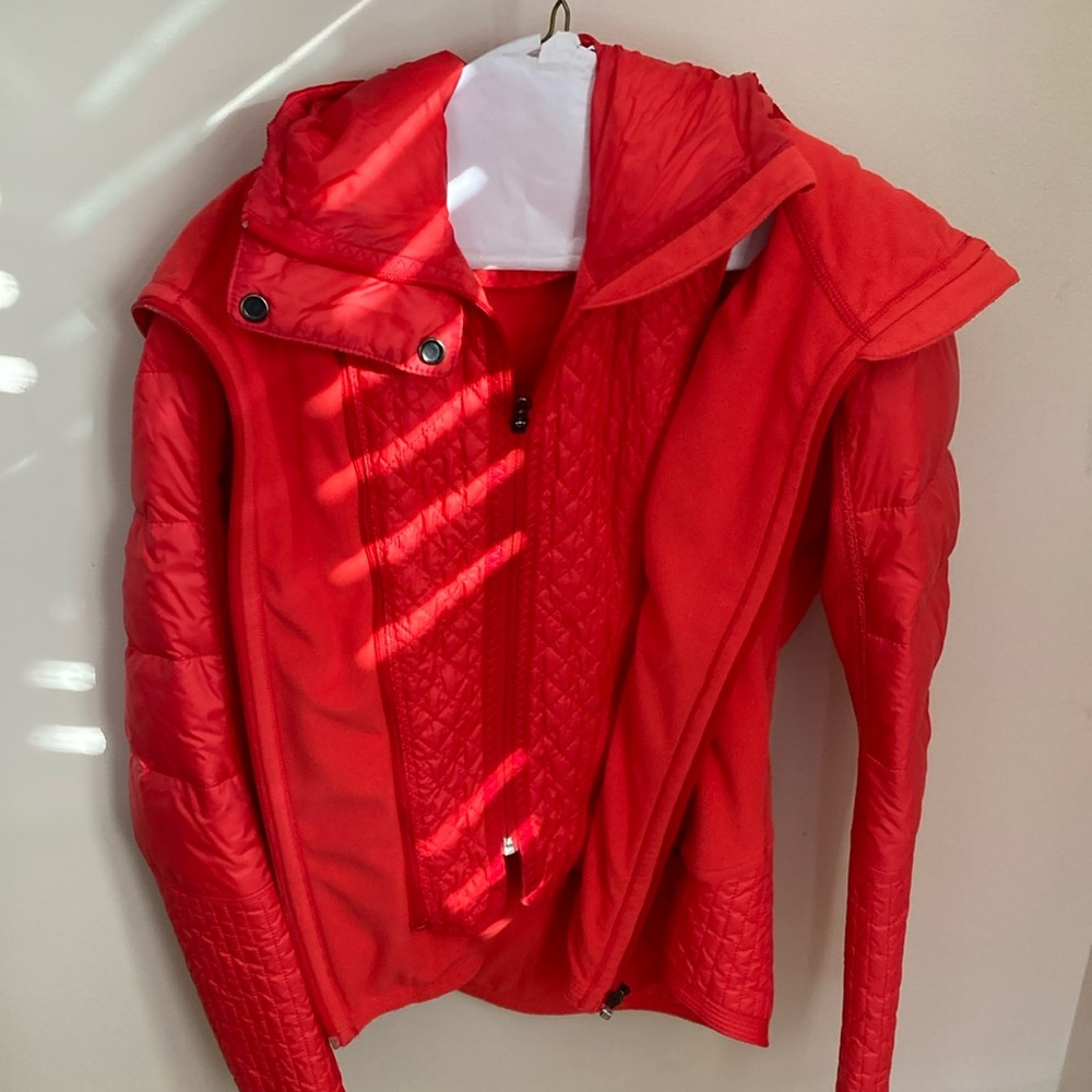 lululemon athletica Red Puffer Jacket with Hood and Zipper Closure
